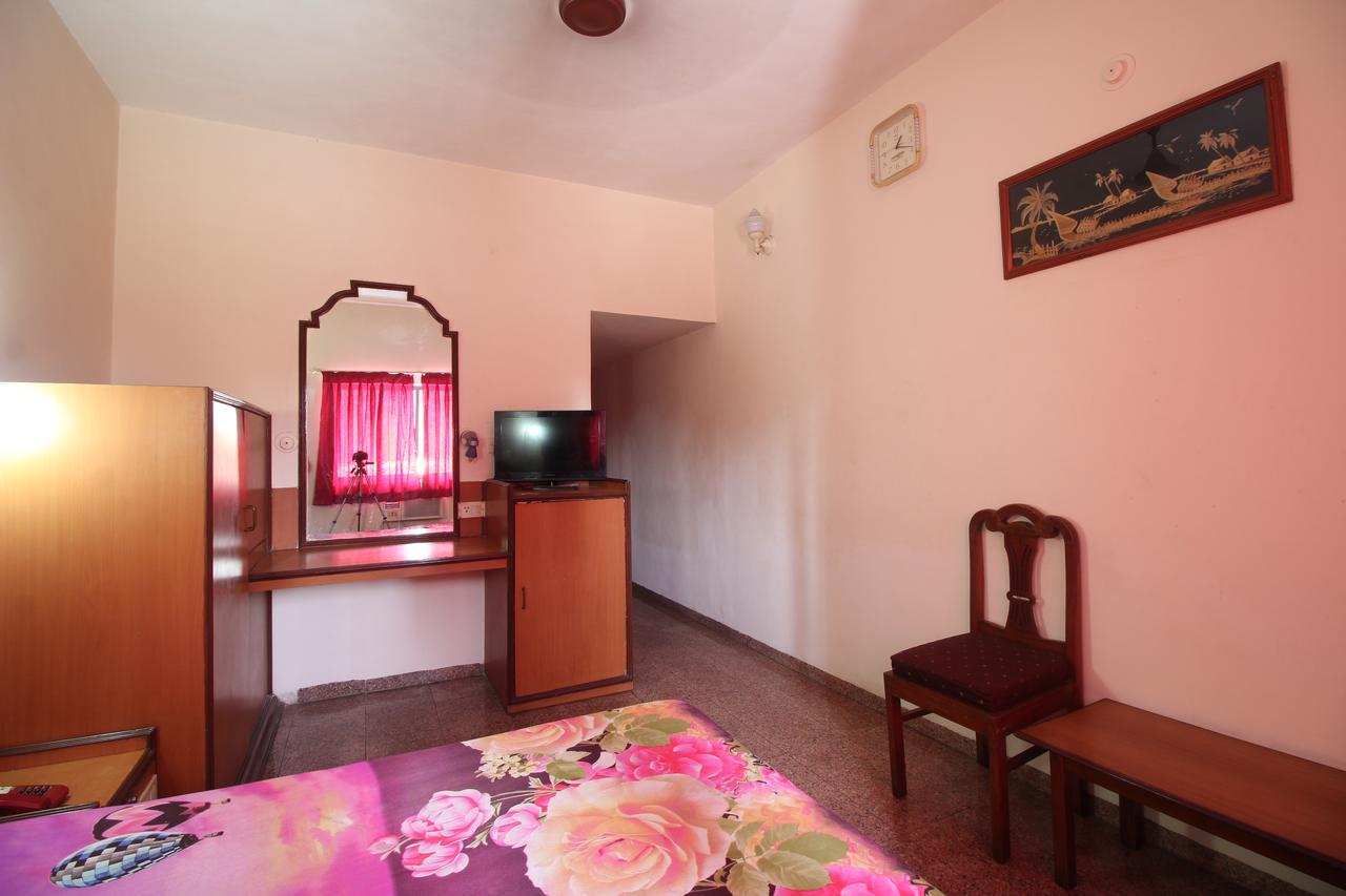 Soubhagya Inn スィルヴァーサー エクステリア 写真