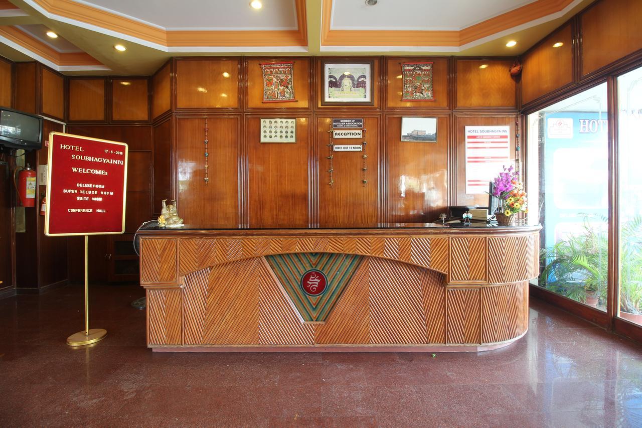 Soubhagya Inn スィルヴァーサー エクステリア 写真