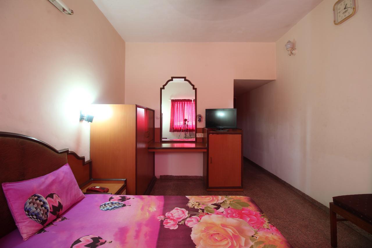 Soubhagya Inn スィルヴァーサー エクステリア 写真