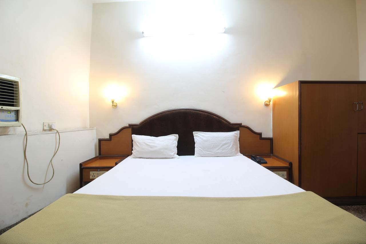 Soubhagya Inn スィルヴァーサー エクステリア 写真